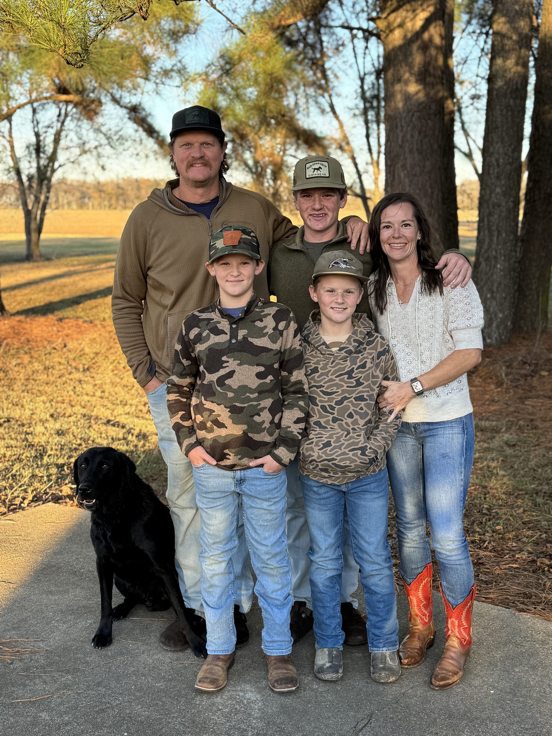 Outdoor family portrait of the Williams family in Tennessee